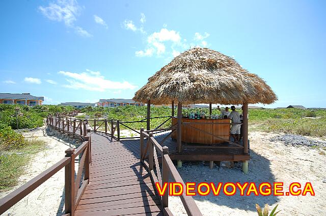 Cuba Cayo Santa Maria Melia Las Dunas Ici le bar de la plage à l'est.