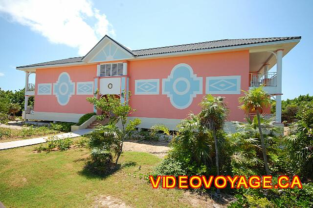 Cuba Cayo Santa Maria Melia Las Dunas Buildings that habritent standard rooms have an entrance on each side, but the interior corridors do not communicate.