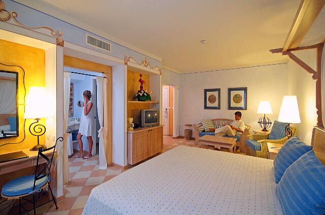 Cuba Cayo Santa Maria Melia Las Dunas The superior room is larger. They are located in 4 buildings of 4 buildings sector and the western sector. They have garden or pool view.