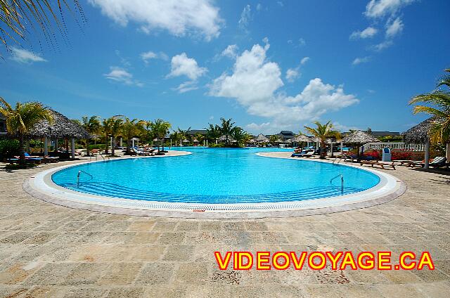 Cuba Cayo Santa Maria Melia Las Dunas La segunda área es la piscina del hotel está cerca de la primera.