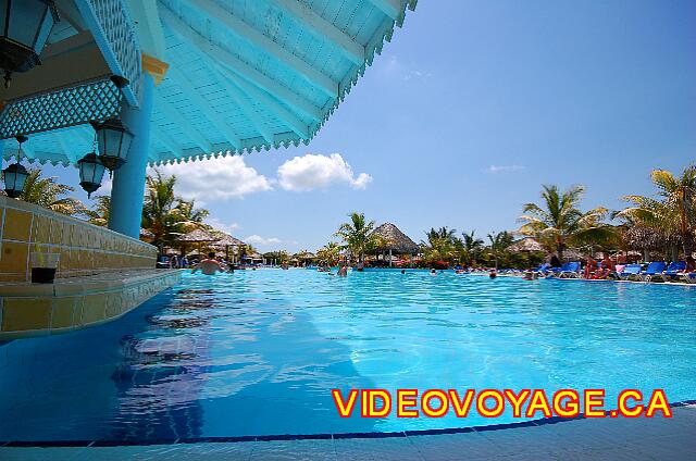 Cuba Cayo Santa Maria Melia Las Dunas La vue du bar dans la piscine.