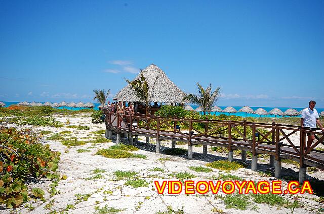 Cuba Cayo Santa Maria Melia Las Dunas Il y a 3 chemins pour accéder à la plage.