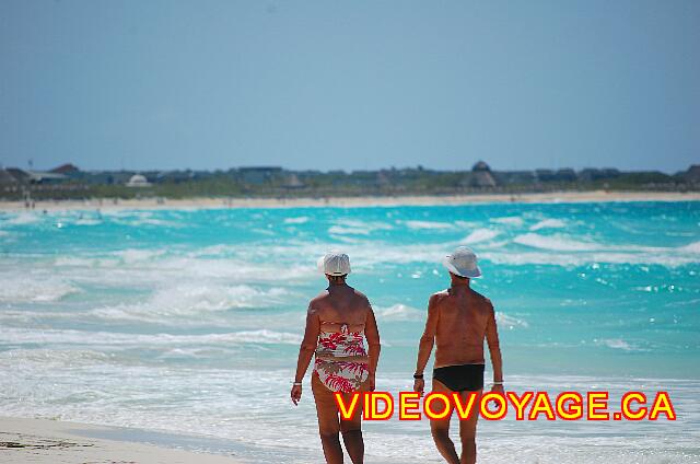 Cuba Cayo Santa Maria Melia Las Dunas A couple admiring the landscape.