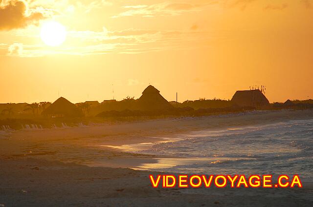 Cuba Cayo Santa Maria Melia Las Dunas Reflejos del sol sobre la arena húmeda son hermosas.