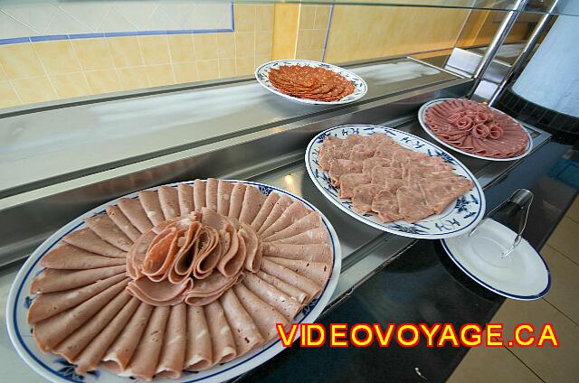 Cuba Cayo Santa Maria Melia Las Dunas Carnes frías mantuvieron en un plato frío.