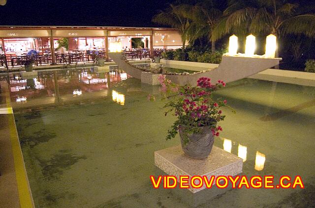 Cuba Cayo Santa Maria Melia Las Dunas Una vista del comedor desde el vestíbulo del hotel.