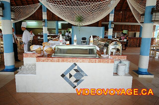 Cuba Cayo Santa Maria Melia Las Dunas The buffet restaurant at the center.