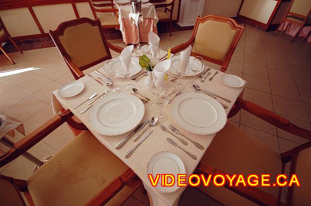 Cuba Cayo Santa Maria Melia Las Dunas The presentation of a table for 4 people.