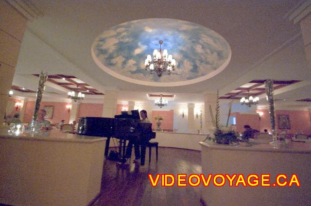 Cuba Cayo Santa Maria Melia Las Dunas The pianist in the restaurant of the center.