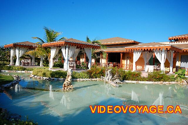 Cuba Cayo Santa Maria Melia Las Dunas Columbus Italian restaurant with three small islands outside in a pond.