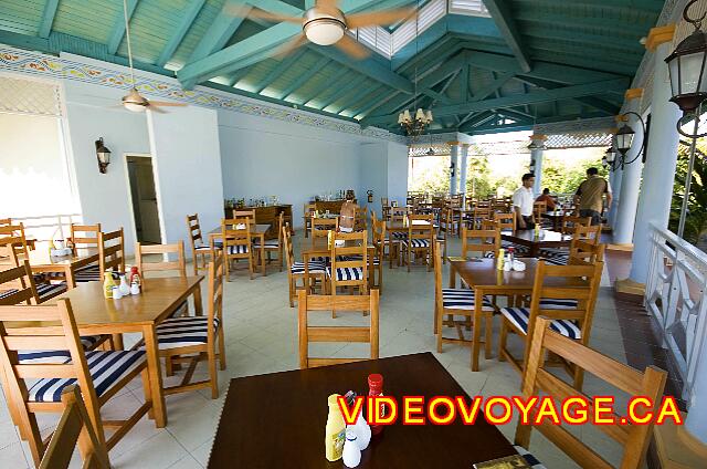 Cuba Cayo Santa Maria Melia Las Dunas A small dining room with cushioned seats, they can sometimes be wet with swimsuits.