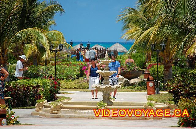 Cuba Cayo Santa Maria Melia Las Dunas A fountain in the center aisle.