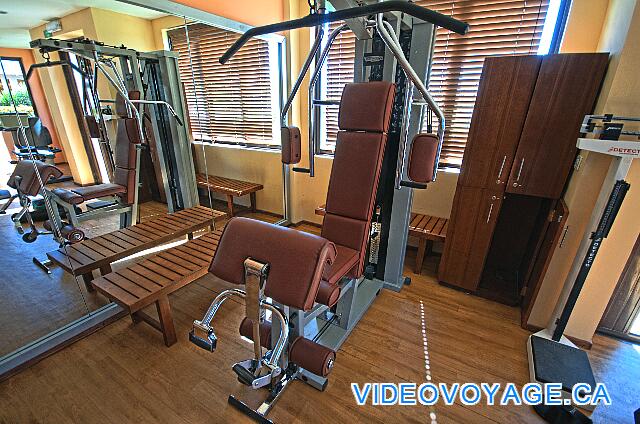 Cuba Cayo Santa Maria Melia Buenavista Un gymnase climatisé avec de l'équipement moderne.