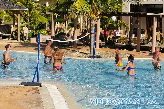 Cuba Cayo Santa Maria Melia Buenavista Le volleyball dans la piscine principale est toujours populaire.