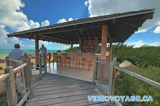 Cuba Cayo Santa Maria Melia Buenavista A small bar with a view of the beach.