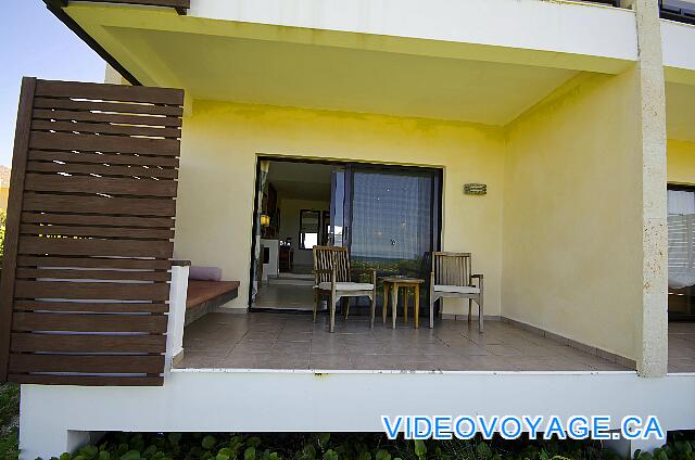 Cuba Cayo Santa Maria Melia Buenavista Le balcon au rez de chaussée a accès à la cour .