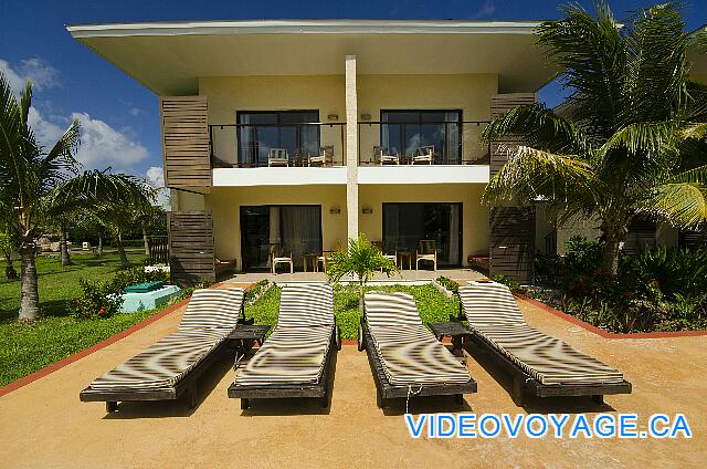 Cuba Cayo Santa Maria Melia Buenavista The sun loungers by the pool near the terrace of the rooms.