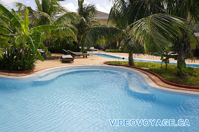 Cuba Cayo Santa Maria Melia Buenavista Los asientos en la piscina