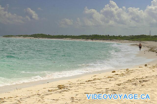 Cuba Cayo Santa Maria Melia Buenavista Las olas a veces puede ser bastante grande en esta playa.