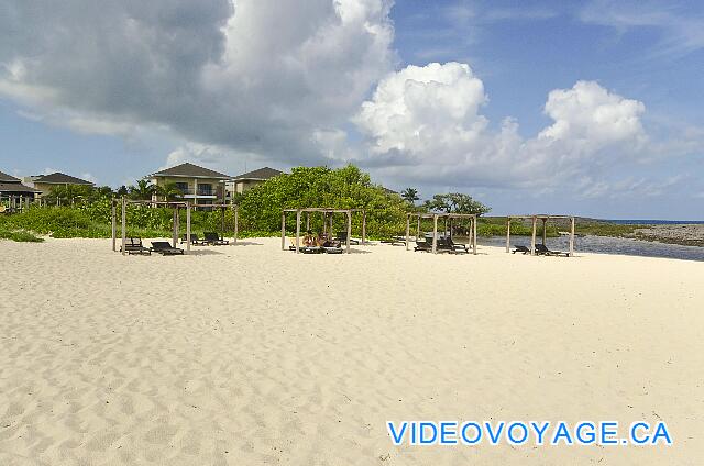 Cuba Cayo Santa Maria Melia Buenavista Un autre type de palapas à l'extrémité de la plage.