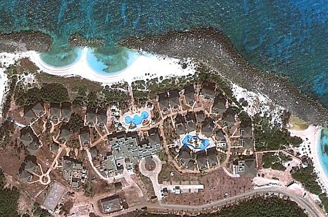 Cuba Cayo Santa Maria Melia Buenavista Una vista aérea del hotel, un pequeño sitio, una playa en tres lados.