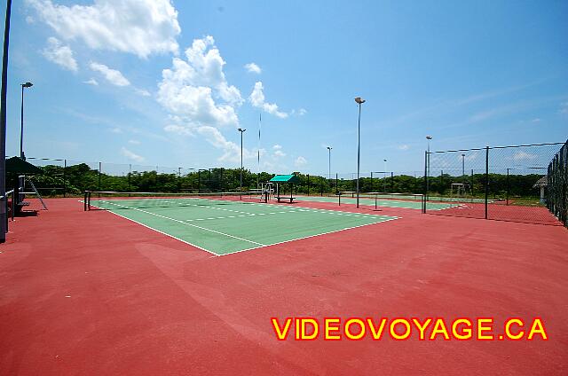 Cuba Cayo Santa Maria Melia Cayo Santa Maria Las canchas de tenis con iluminación.