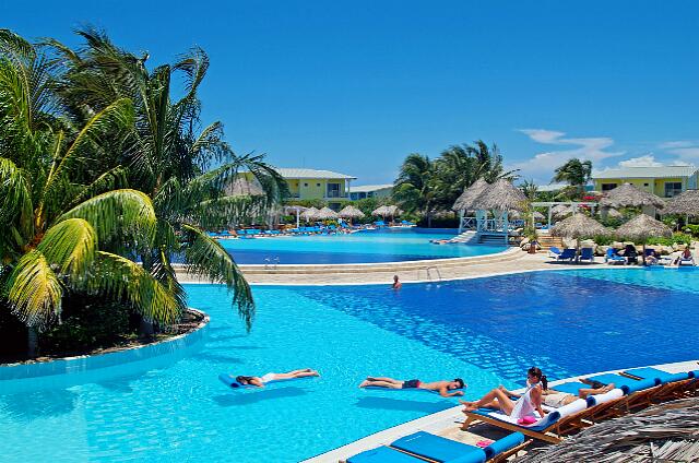 Cuba Cayo Santa Maria Melia Cayo Santa Maria Una vista de dos piscinas.