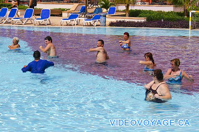 Cuba Cayo Santa Maria Memories Azul / Paraiso Una animación muestra especialmente en la piscina.