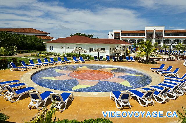 Cuba Cayo Santa Maria Memories Azul / Paraiso Una piscina para niños cerca.