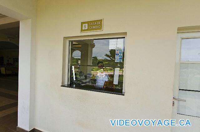 Cuba Cayo Santa Maria Memories Azul / Paraiso Un bureau de change dans le Lobby de la section Azul, le passeport est maintenant obligatoire.