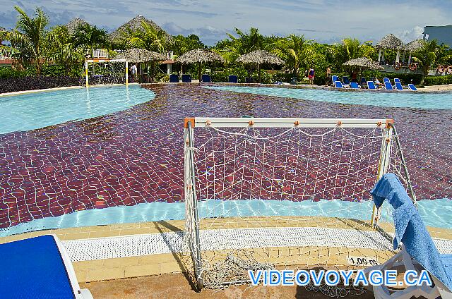 Cuba Cayo Santa Maria Memories Azul / Paraiso Water polo in the main pool of the Azul section.