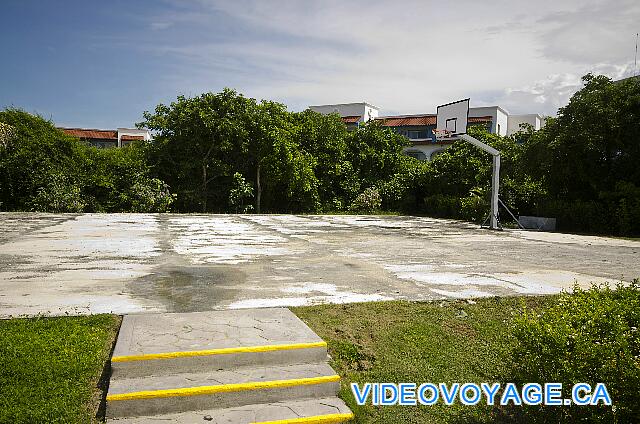 Cuba Cayo Santa Maria Memories Azul / Paraiso A basketball court in the Azul section, they removed the coating and replace it with a new one.