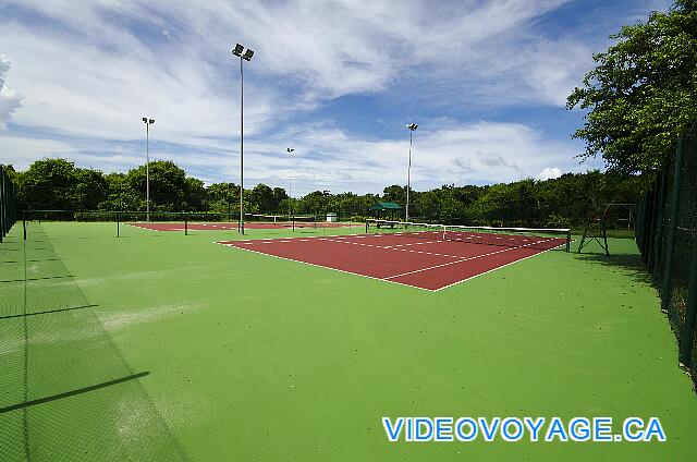 Cuba Cayo Santa Maria Memories Azul / Paraiso The two lit tennis courts of the Azul section