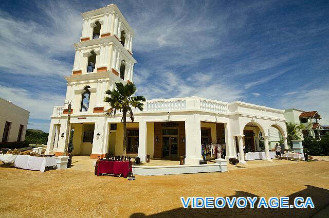 Cuba Cayo Santa Maria Memories Azul / Paraiso An observation tower for a view of much of Cayo Santa Maria. At the foot of the tower, a cigar store.