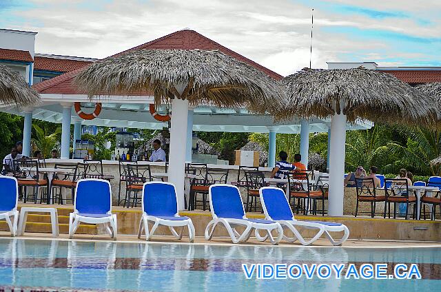 Cuba Cayo Santa Maria Memories Azul / Paraiso Una terraza en el otro lado, entre las dos piscinas.