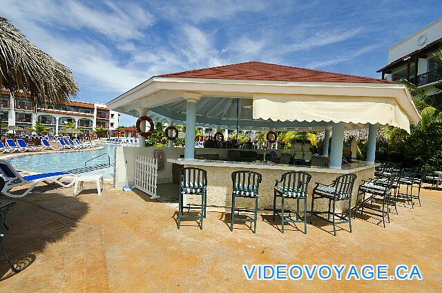 Cuba Cayo Santa Maria Memories Azul / Paraiso El bar de la piscina secundaria, que se encuentra cerca del vestíbulo de la Azul.