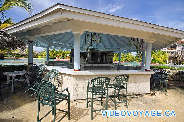 Cuba Cayo Santa Maria Memories Azul / Paraiso Le coté du bar qui n'est pas dans la piscine.