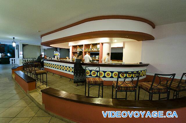 Cuba Cayo Santa Maria Memories Azul / Paraiso El bar del espectáculo de la sala Azul.