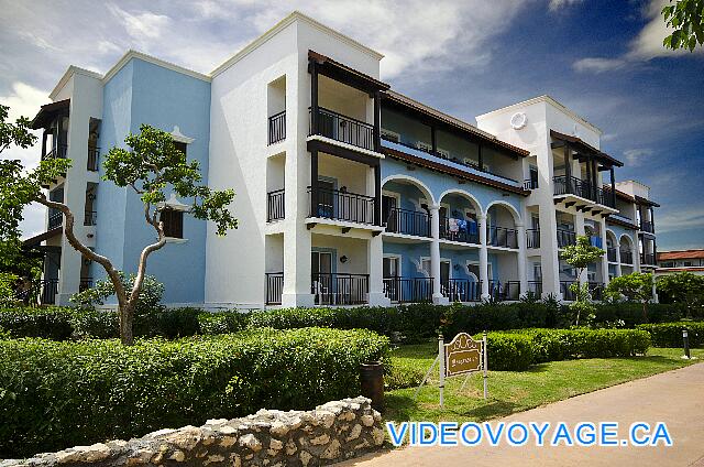 Cuba Cayo Santa Maria Memories Azul / Paraiso La facade d'un batiment des chambres.