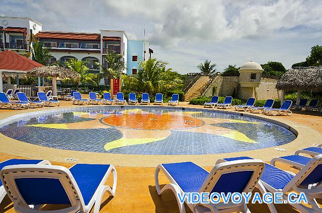 Cuba Cayo Santa Maria Memories Azul / Paraiso Una piscina para niños cerca del vestíbulo y mini club.