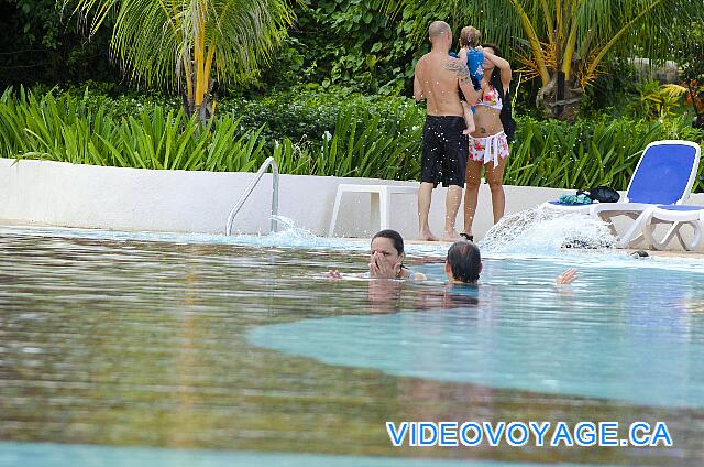 Cuba Cayo Santa Maria Memories Azul / Paraiso Parte de la piscina es infinito, pero no con una visión particular.