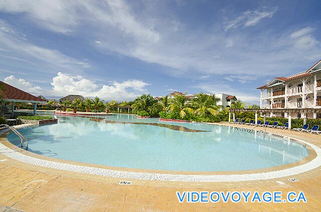 Cuba Cayo Santa Maria Memories Azul / Paraiso With the buildings in the vicinity of the pool, this section is closed during low season.