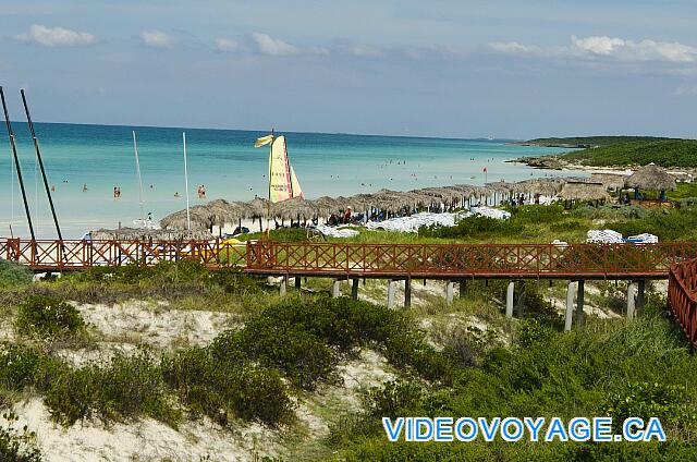 Cuba Cayo Santa Maria Memories Azul / Paraiso These small paths are designed to protect the flora and fauna on the edge of the beach.