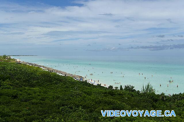 Cuba Cayo Santa Maria Memories Azul / Paraiso The slope into the sea is low, bathers can go more than 125 meters out.