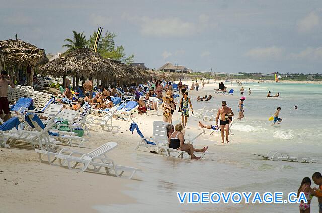 Cuba Cayo Santa Maria Memories Azul / Paraiso A shallow beach and a certain slope of the beach. The beach is long for hotel capacity, there is always room on the beach.