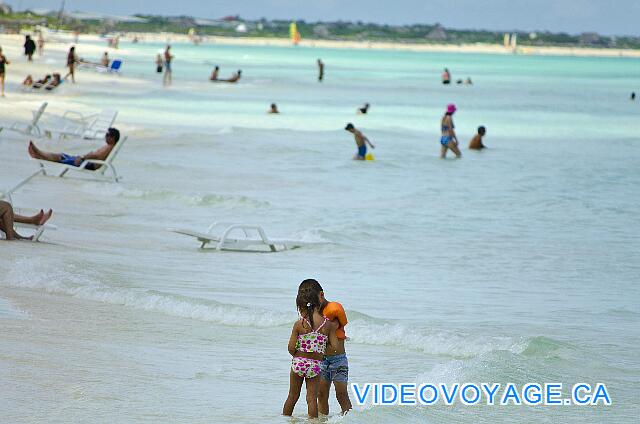 Cuba Cayo Santa Maria Memories Azul / Paraiso Children having fun in the sea, they discover a very different universe ...