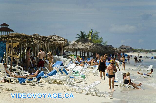 Cuba Cayo Santa Maria Memories Azul / Paraiso A large amount of sun loungers and many palapas.