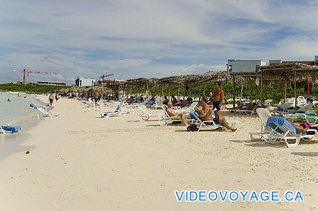 Cuba Cayo Santa Maria Memories Azul / Paraiso Further west, the beach is deeper.