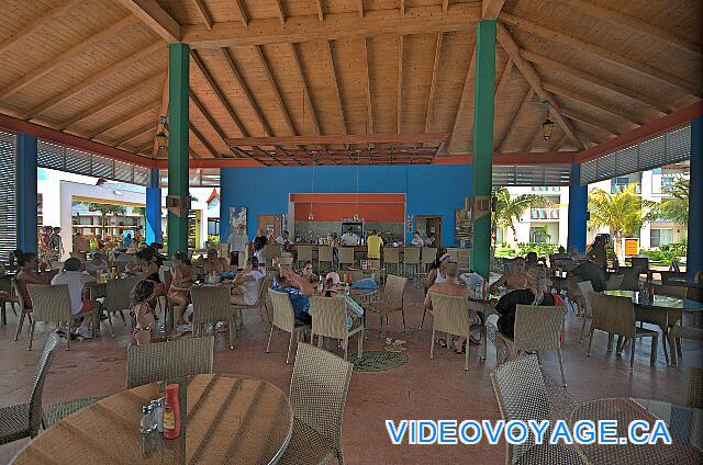 Cuba Cayo Santa Maria Playa Cayo Santa Maria Le Bar Beer Garden est situé entre la piscine principale et la piscine de relaxation.