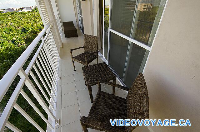 Cuba Cayo Santa Maria Playa Cayo Santa Maria Un balcón poco profunda pero muy amplia.